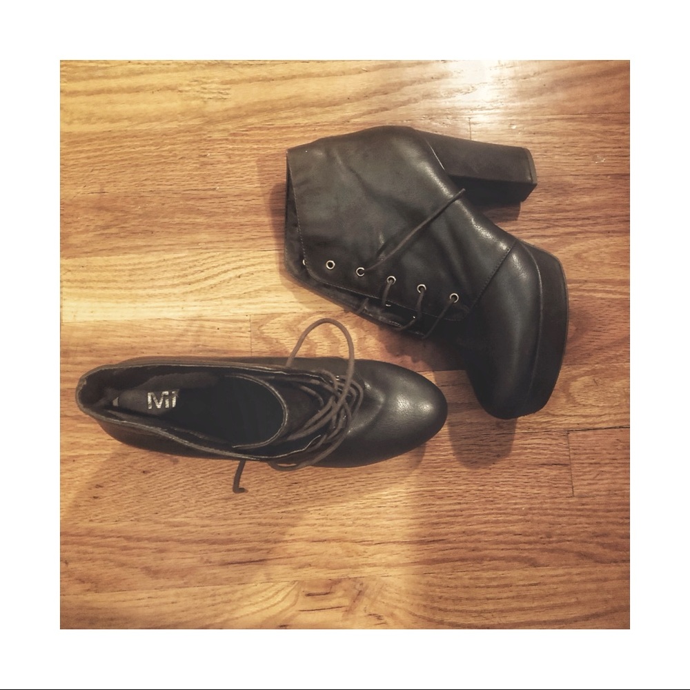 (Sold) Forrest Green Hi-Top Faux-Leather Boots 👢
